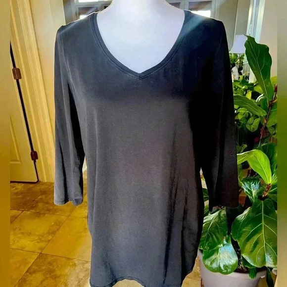 J Jill ladies top Medium. Black. V neck striped back back unbuttons - Picture 10 of 10